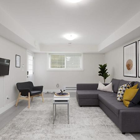 Tastefully Furnished And Newly Updated 2 Bd Central Lynn Valley North Vancouverヴィラ エクステリア 写真