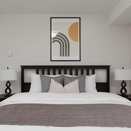 Tastefully Furnished And Newly Updated 2 Bd Central Lynn Valley North Vancouverヴィラ エクステリア 写真