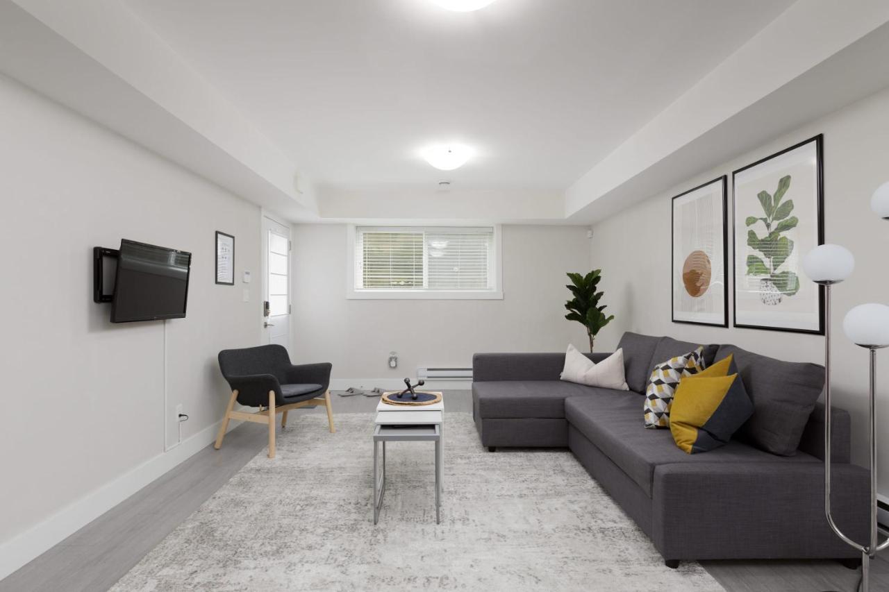 Tastefully Furnished And Newly Updated 2 Bd Central Lynn Valley North Vancouverヴィラ エクステリア 写真