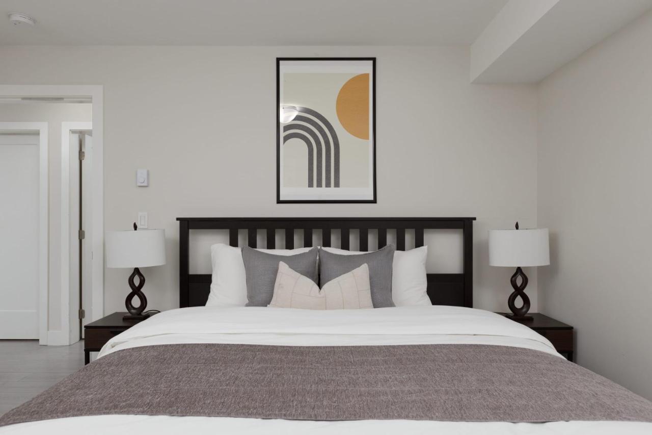 Tastefully Furnished And Newly Updated 2 Bd Central Lynn Valley North Vancouverヴィラ エクステリア 写真