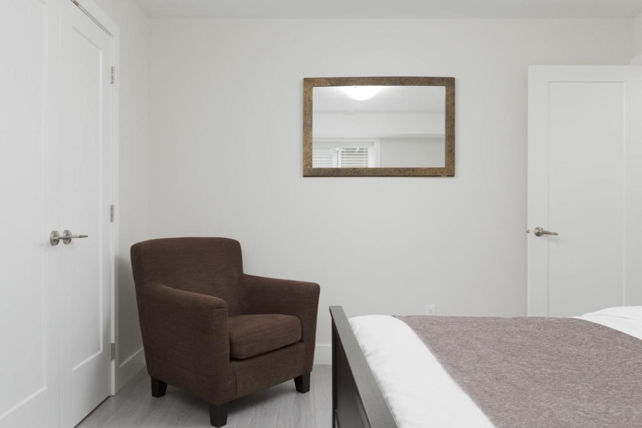Tastefully Furnished And Newly Updated 2 Bd Central Lynn Valley North Vancouverヴィラ エクステリア 写真