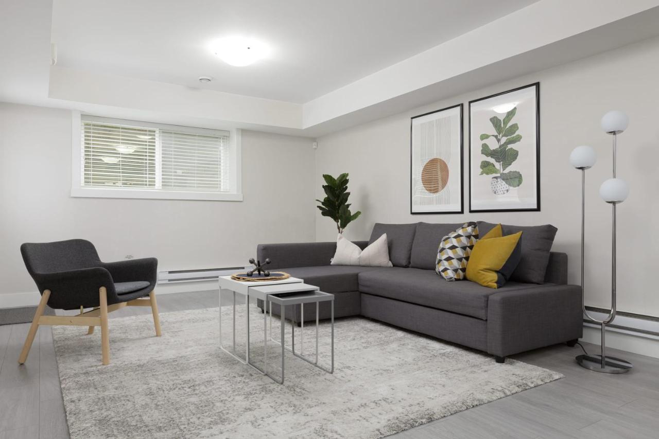 Tastefully Furnished And Newly Updated 2 Bd Central Lynn Valley North Vancouverヴィラ エクステリア 写真