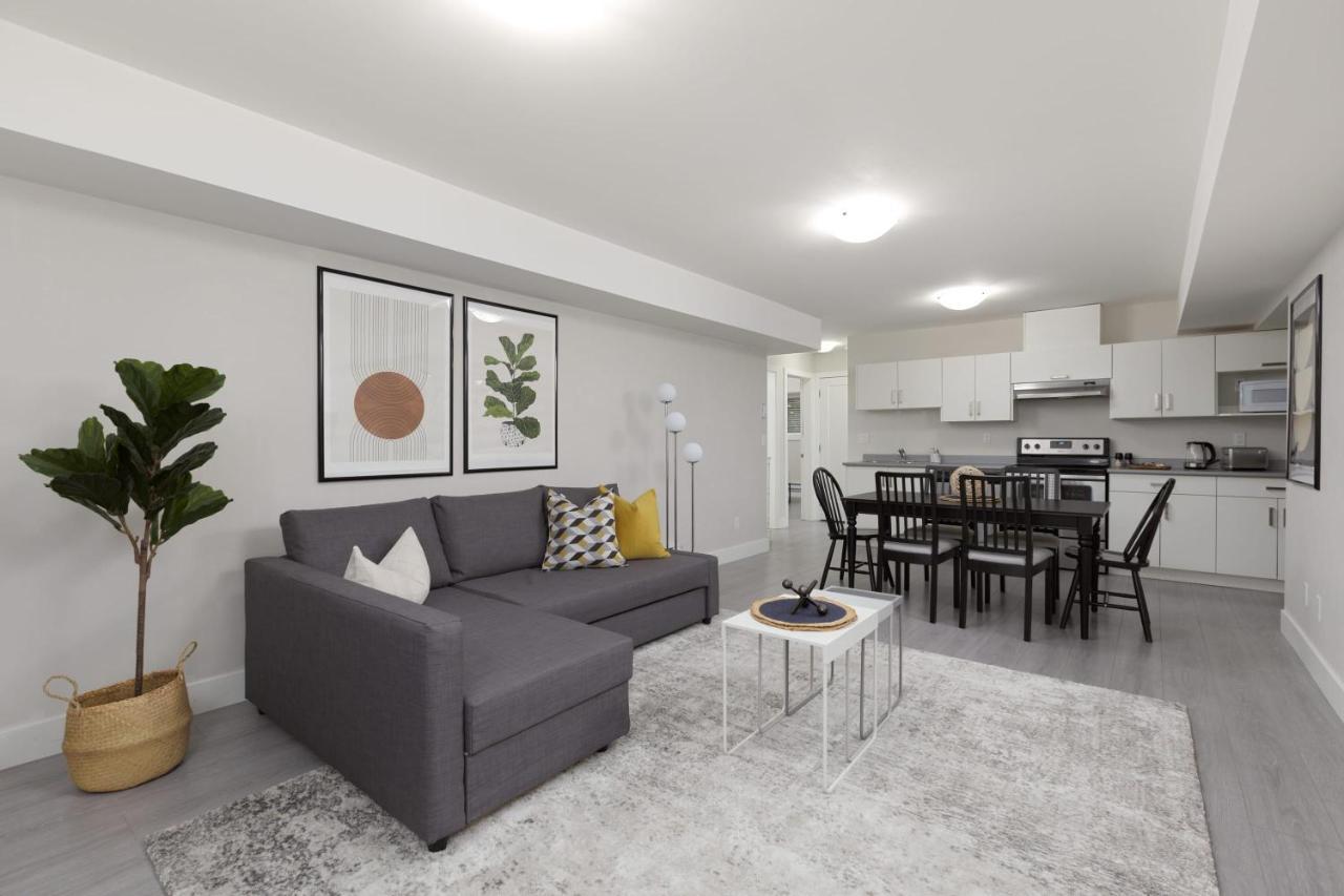 Tastefully Furnished And Newly Updated 2 Bd Central Lynn Valley North Vancouverヴィラ エクステリア 写真