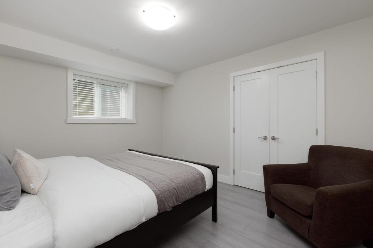 Tastefully Furnished And Newly Updated 2 Bd Central Lynn Valley North Vancouverヴィラ エクステリア 写真