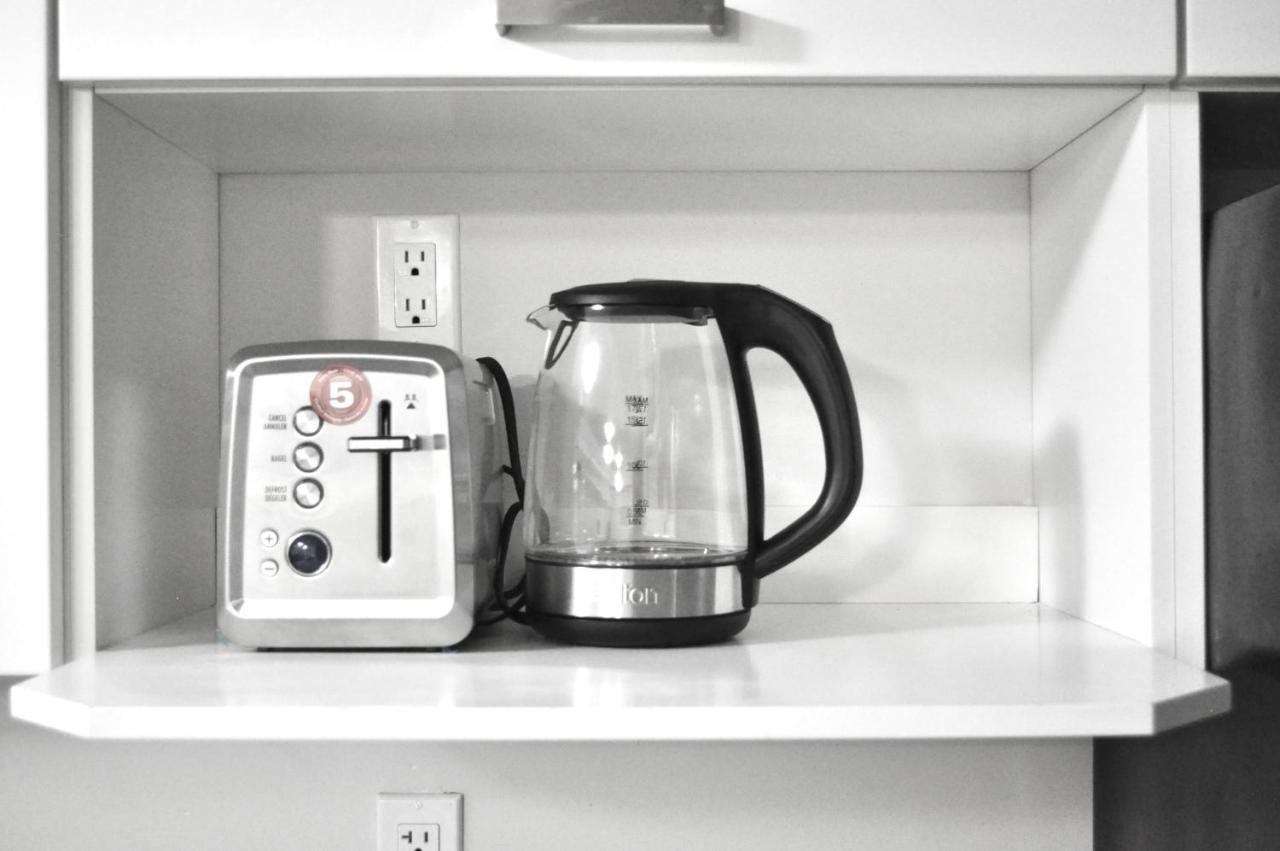 Tastefully Furnished And Newly Updated 2 Bd Central Lynn Valley North Vancouverヴィラ エクステリア 写真