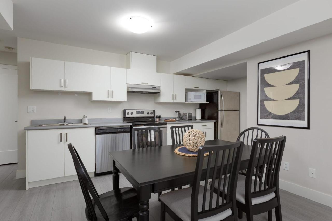 Tastefully Furnished And Newly Updated 2 Bd Central Lynn Valley North Vancouverヴィラ エクステリア 写真