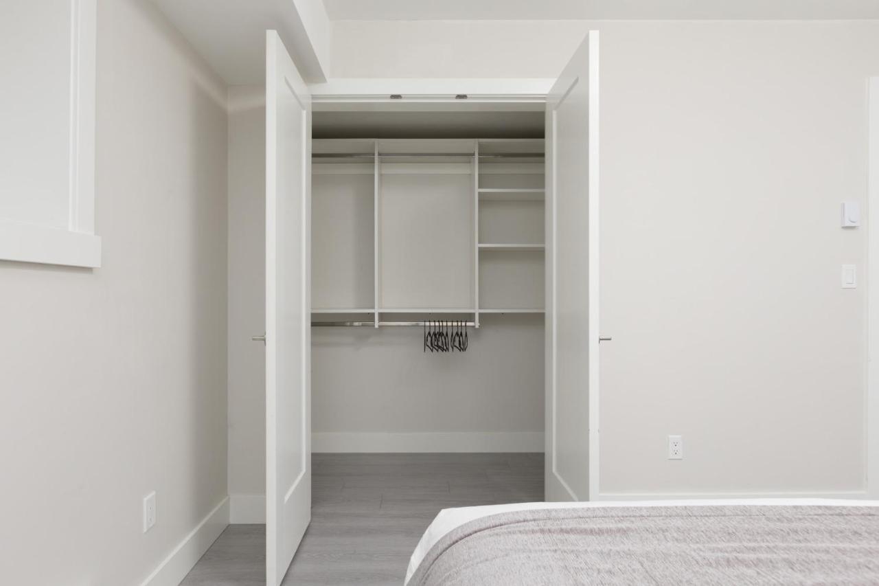 Tastefully Furnished And Newly Updated 2 Bd Central Lynn Valley North Vancouverヴィラ エクステリア 写真