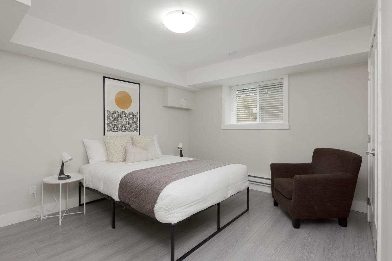 Tastefully Furnished And Newly Updated 2 Bd Central Lynn Valley North Vancouverヴィラ エクステリア 写真
