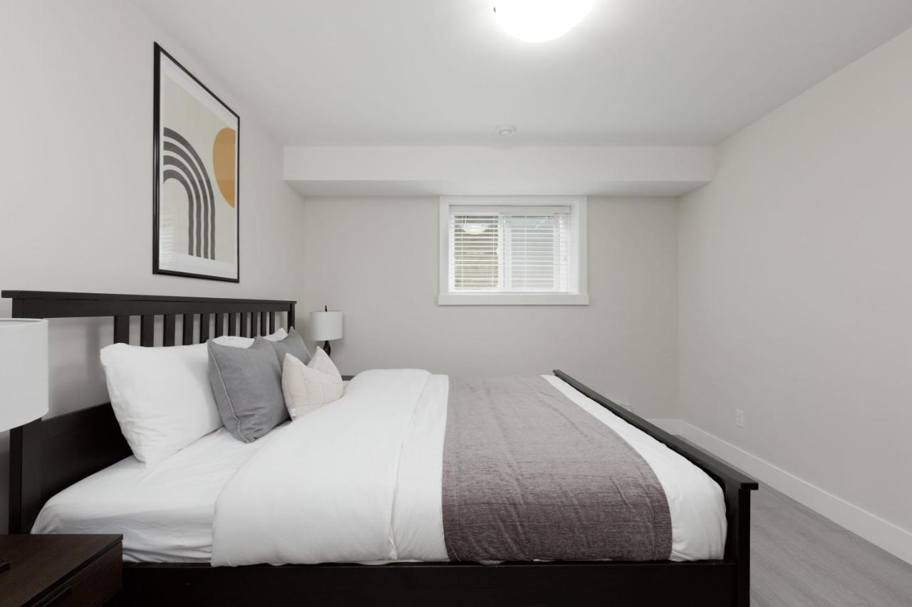 Tastefully Furnished And Newly Updated 2 Bd Central Lynn Valley North Vancouverヴィラ エクステリア 写真