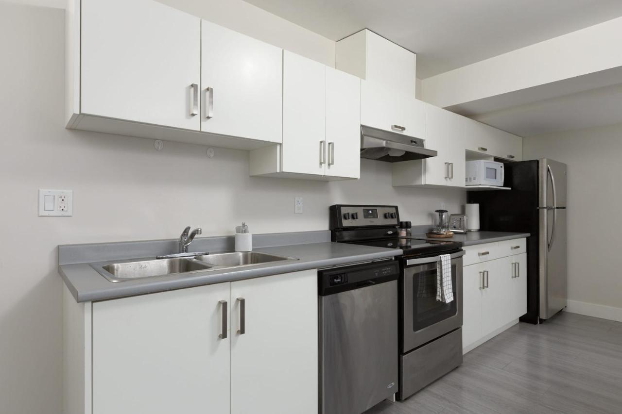 Tastefully Furnished And Newly Updated 2 Bd Central Lynn Valley North Vancouverヴィラ エクステリア 写真