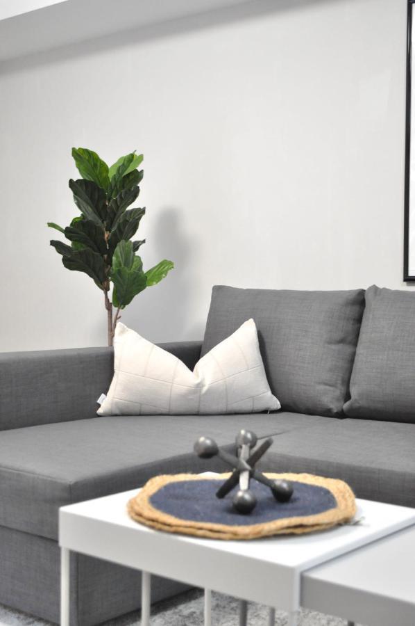Tastefully Furnished And Newly Updated 2 Bd Central Lynn Valley North Vancouverヴィラ エクステリア 写真