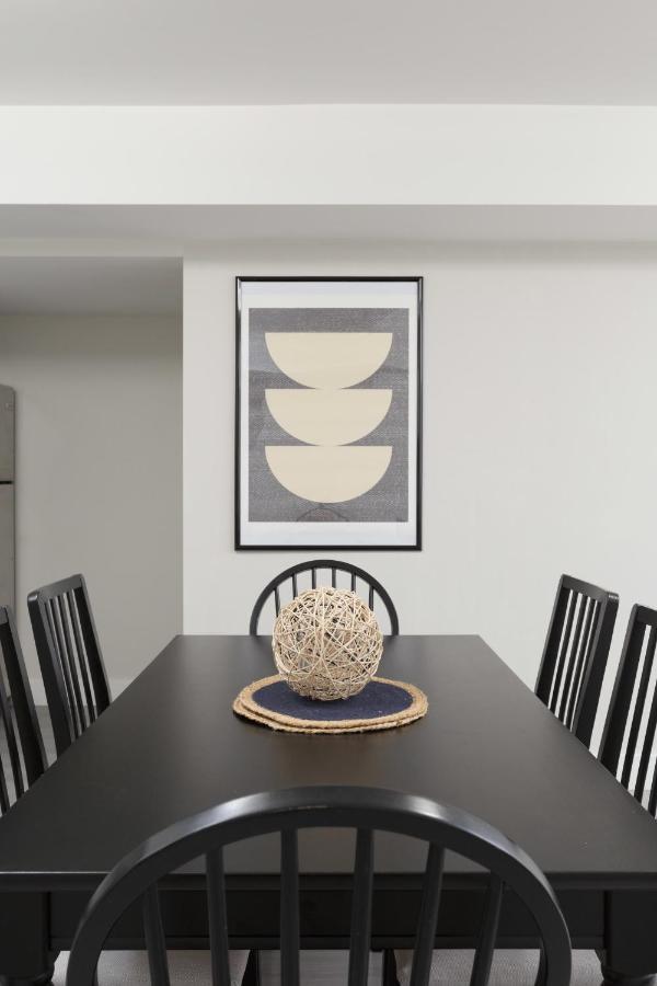 Tastefully Furnished And Newly Updated 2 Bd Central Lynn Valley North Vancouverヴィラ エクステリア 写真