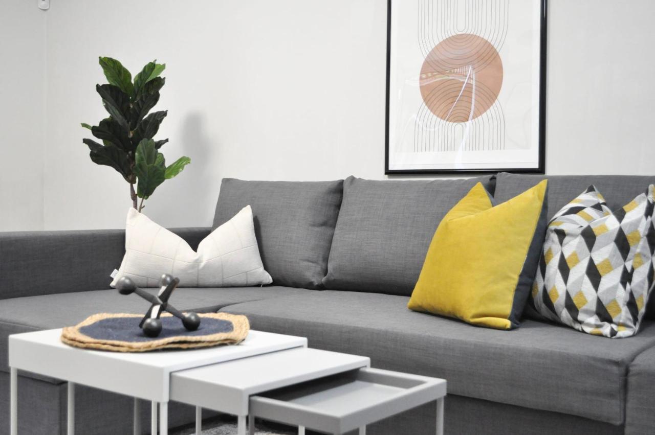 Tastefully Furnished And Newly Updated 2 Bd Central Lynn Valley North Vancouverヴィラ エクステリア 写真